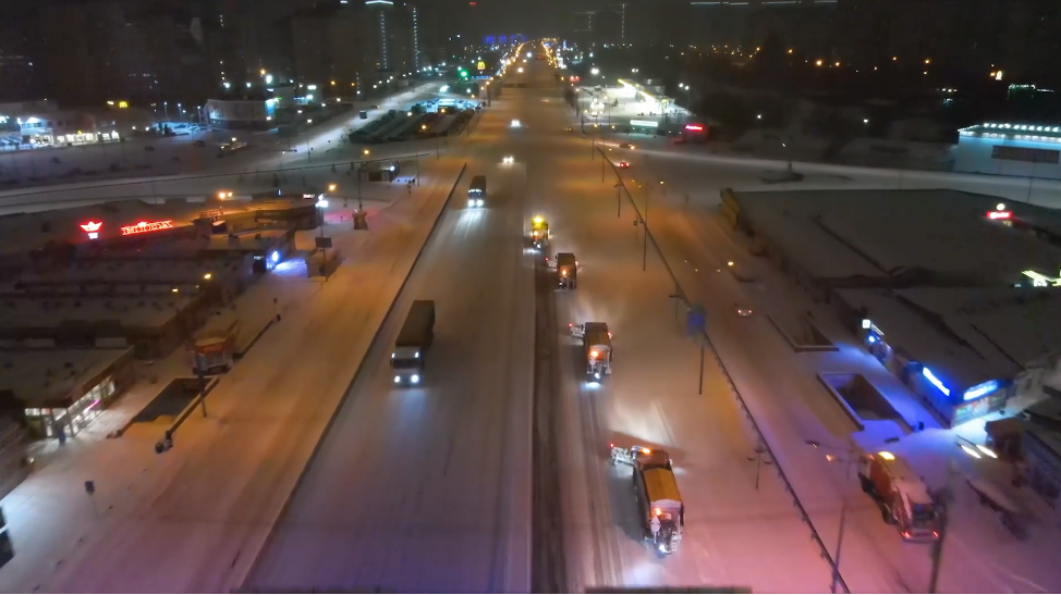 &quot;Укравтодор&quot; помог расчищать столичные трассы от последствий непогоды, - ОП